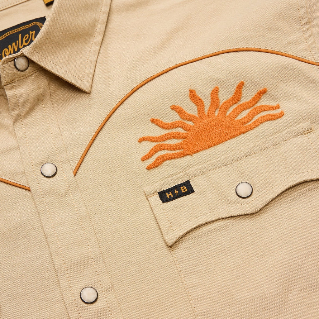 Roper's Clothing print cotton pearl snap shirt in El Sol: Gold, collar detail