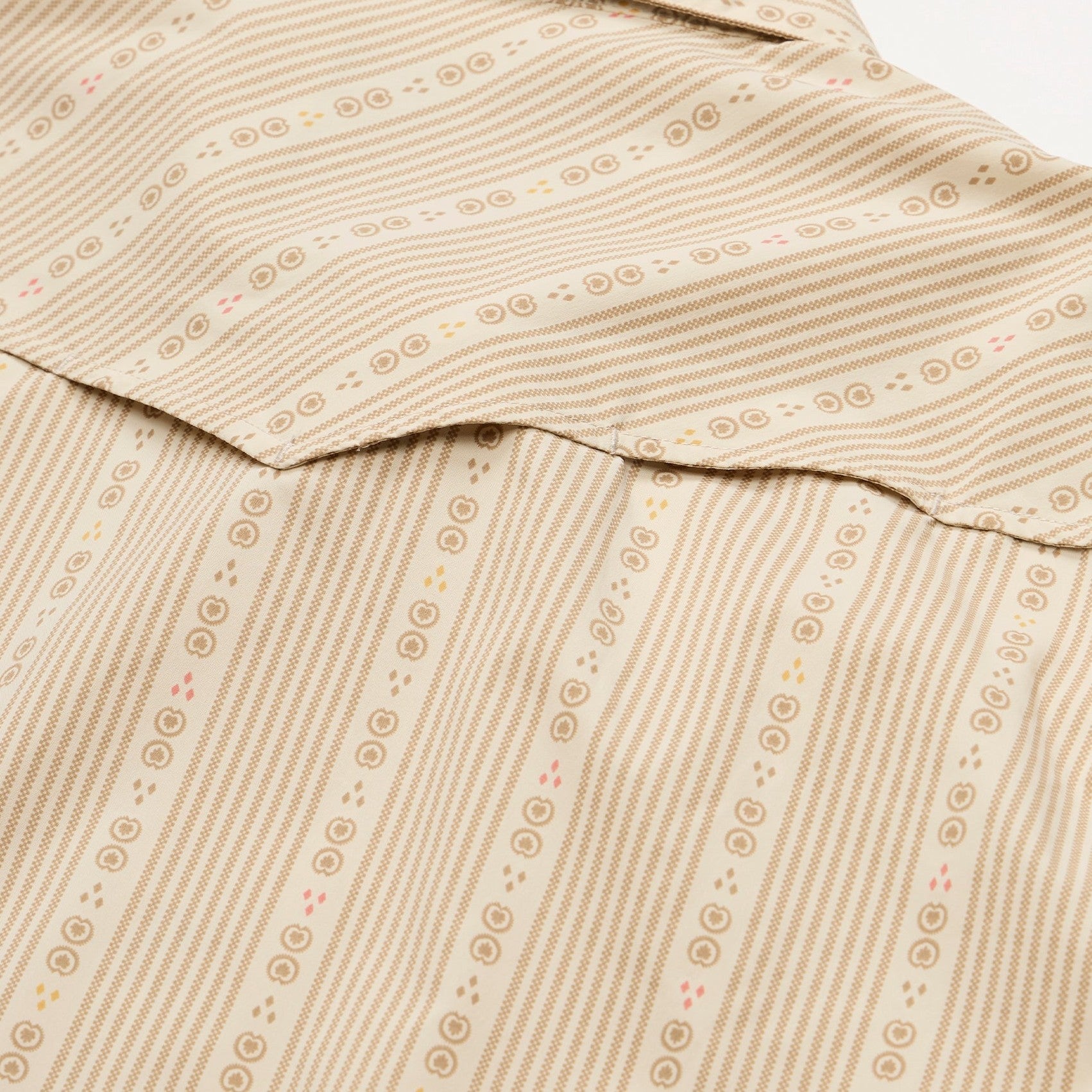 Roper's Clothing stripe performance snap shirt in Mosquero Stripe: Brown Rice, collar detail