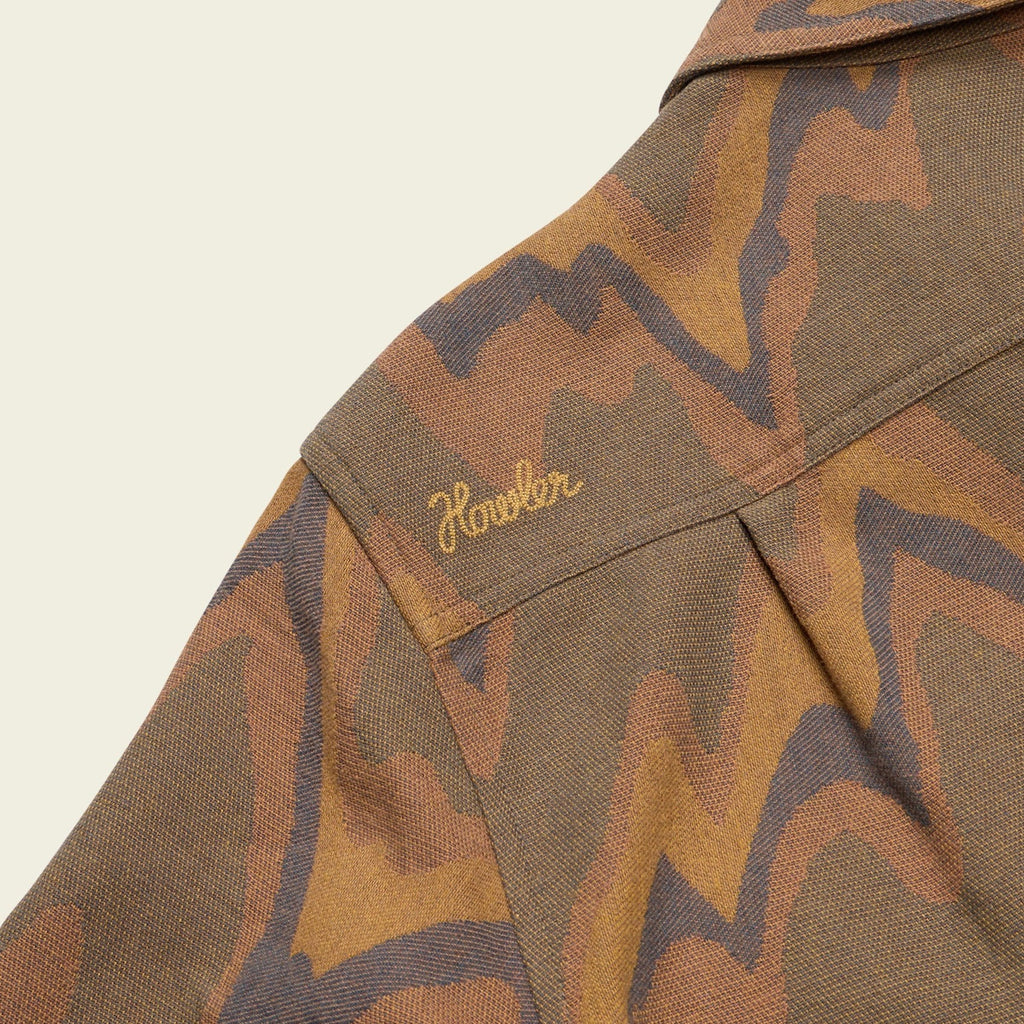 Roper's Clothing print flannel shirt in Sediment Jacquard: Camel, collar detail