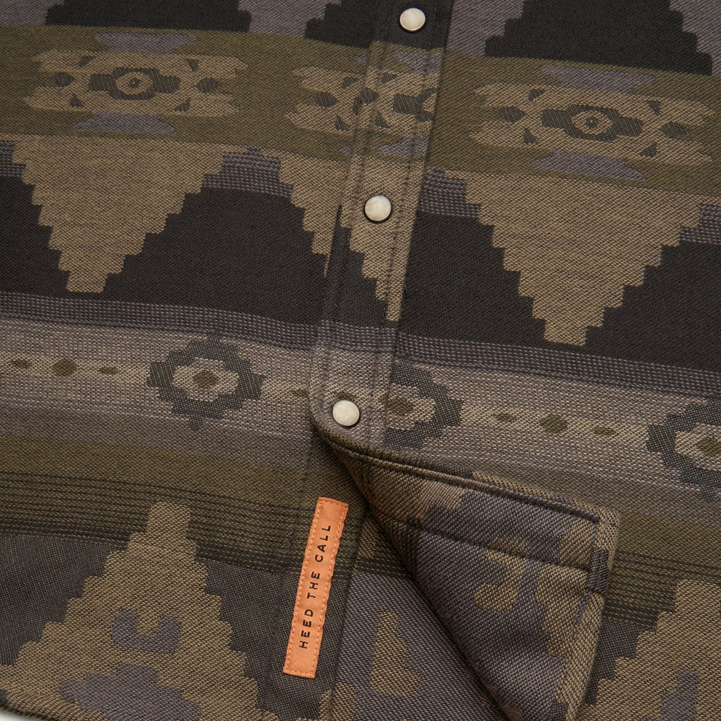 Roper's Clothing print flannel shirt in Mitla Motifs: Dusk, collar detail