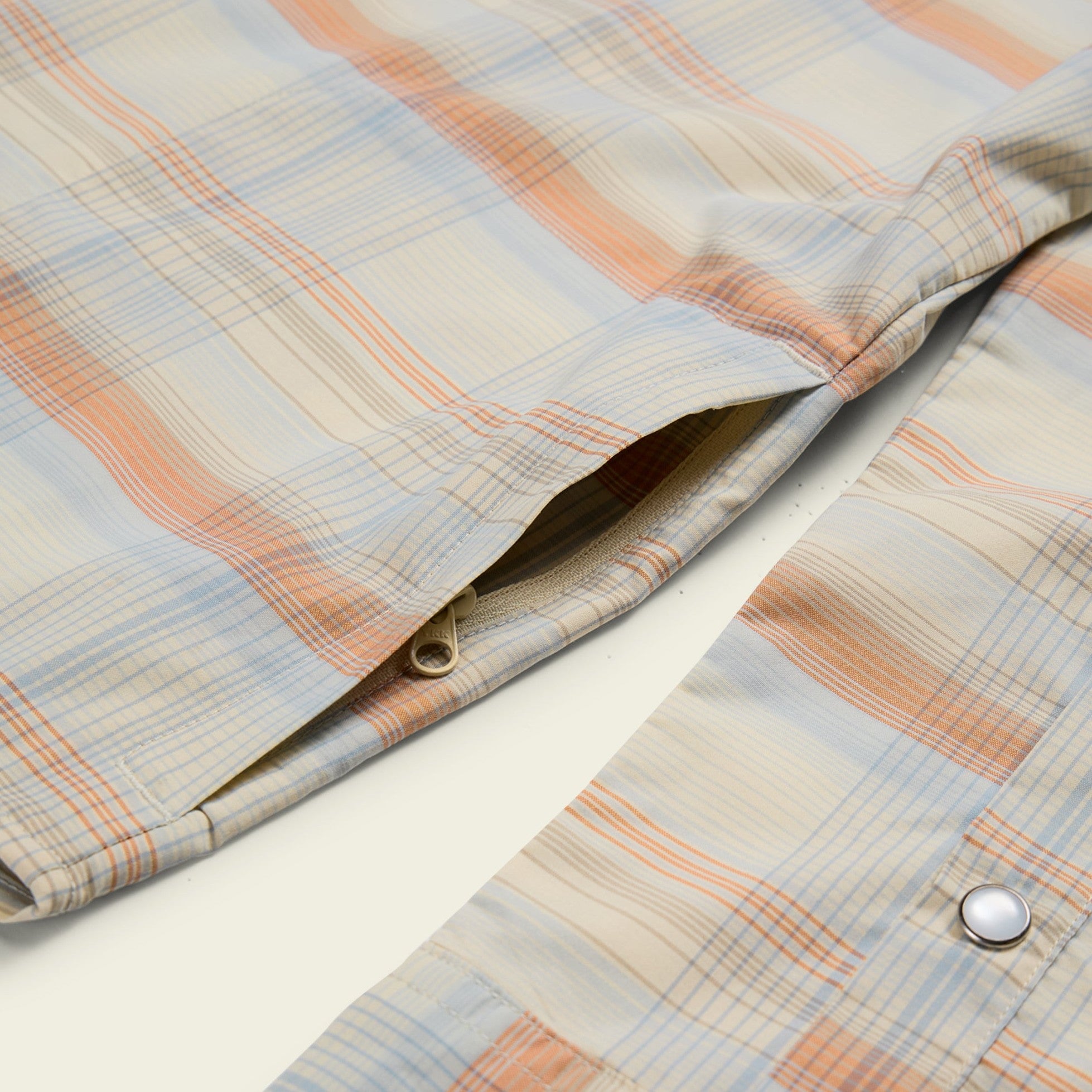 Roper's Clothing plaid performance snap shirt in Cameron Plaid: Cream, collar detail