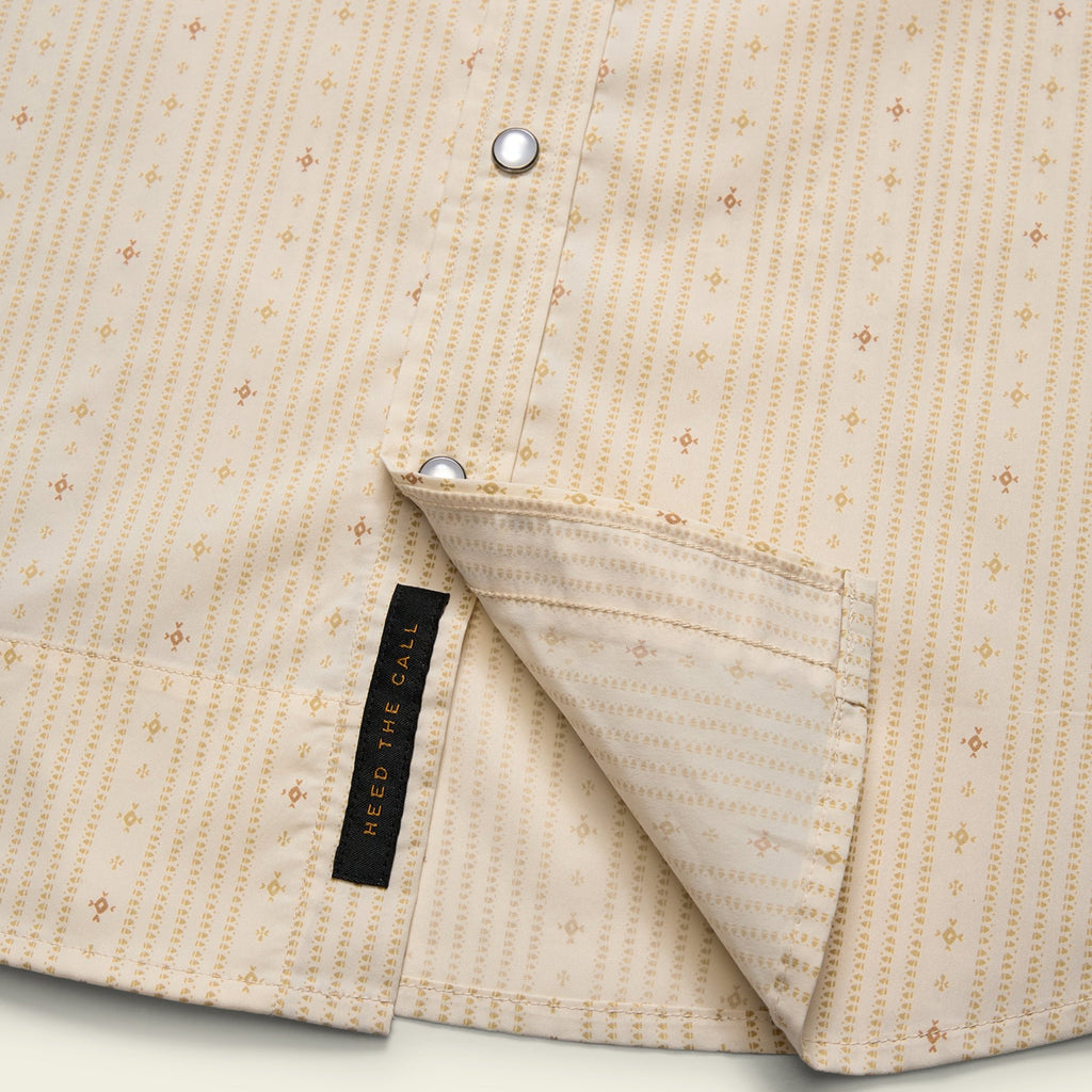 Roper's Clothing stripe performance snap shirt in Supernova Stripe: Leche, collar detail