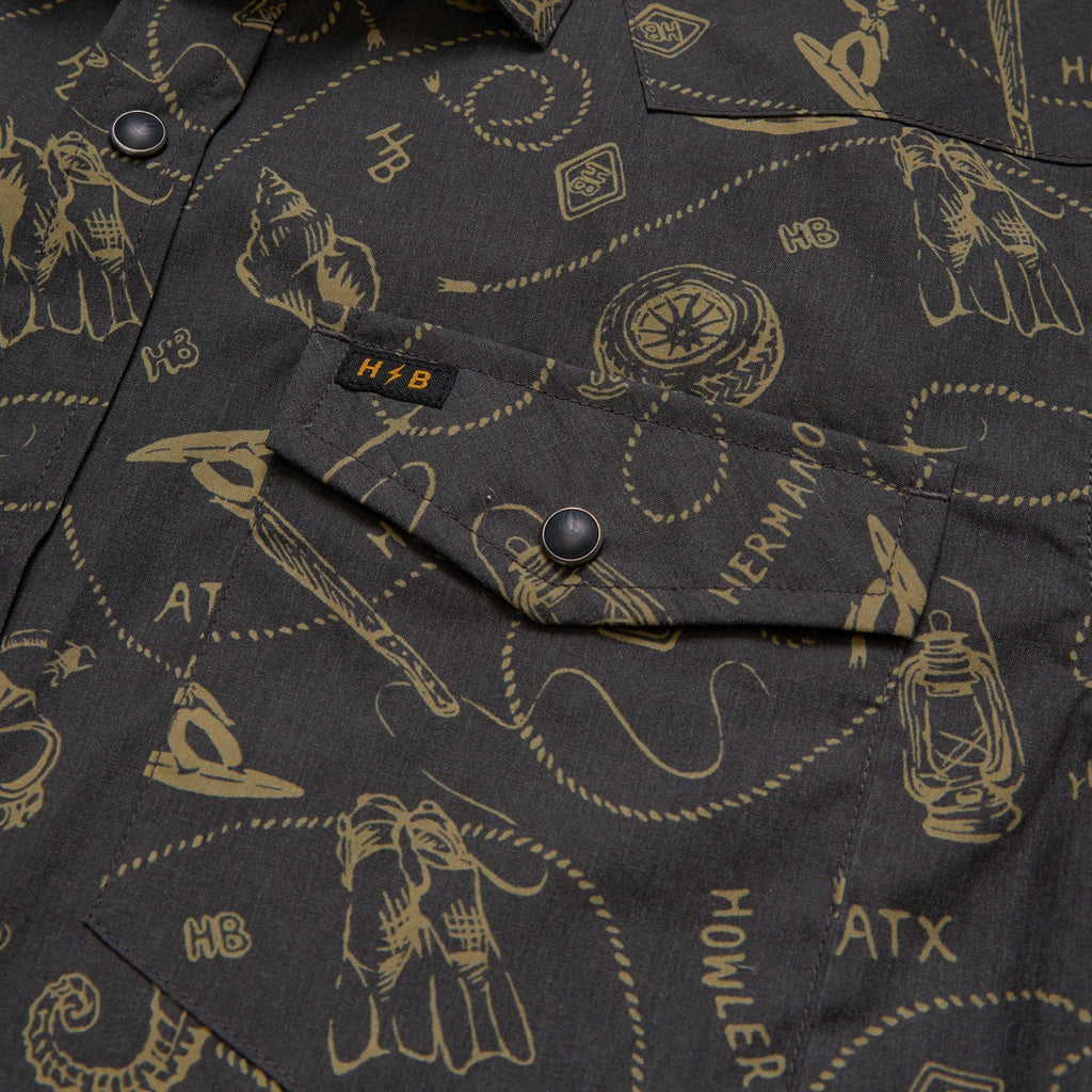 Roper's Clothing print cotton pearl snap shirt in Sea Rodeo: Antique Black, chest pocket detail