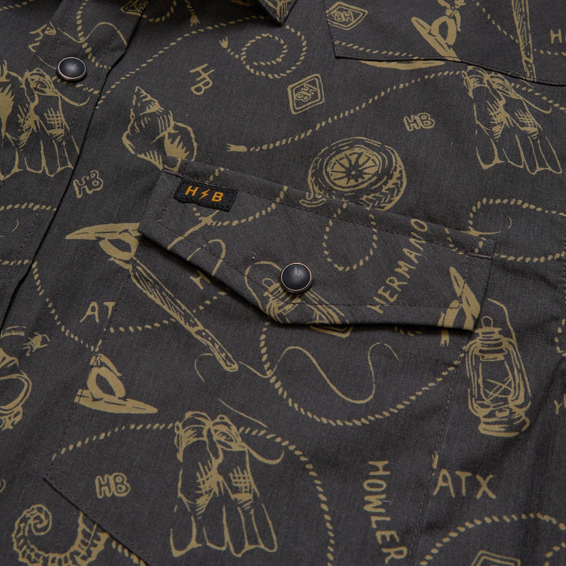 Roper's Clothing print cotton pearl snap shirt in Sea Rodeo: Antique Black, chest pocket detail