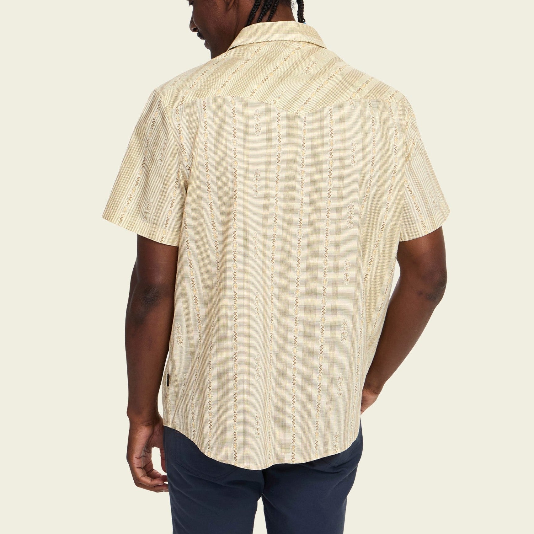 Roper's Clothing floral cotton pearl snap shirt in Prairie Garland: Dust, fabric close-up