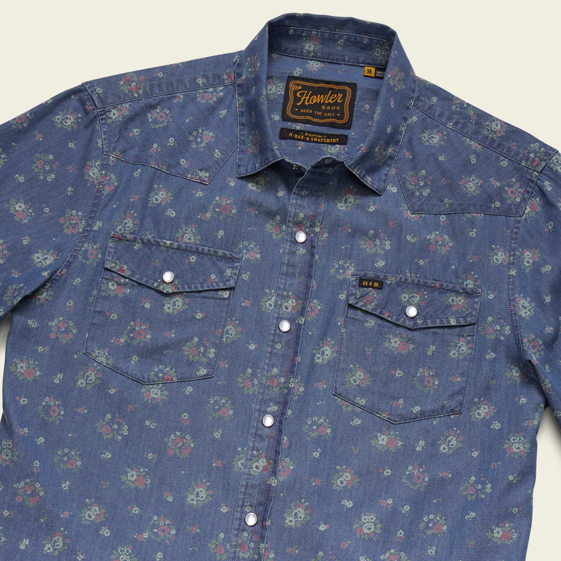 Roper's Clothing floral cotton pearl snap shirt in Bouquets: Washed Indigo, cuff and sleeve detail