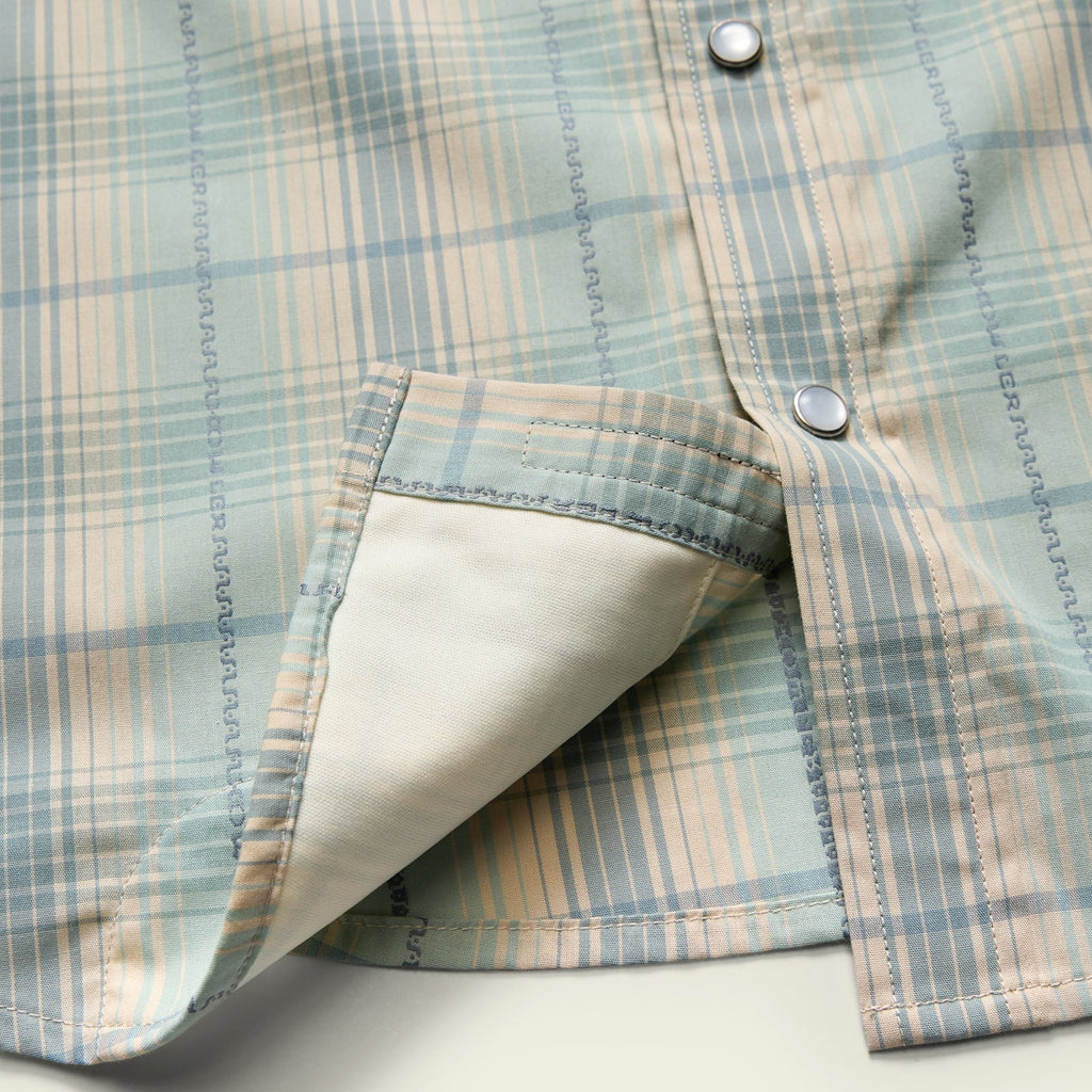 Roper's Clothing plaid cotton pearl snap shirt in Prairie Plaid: Seafoam, collar detail