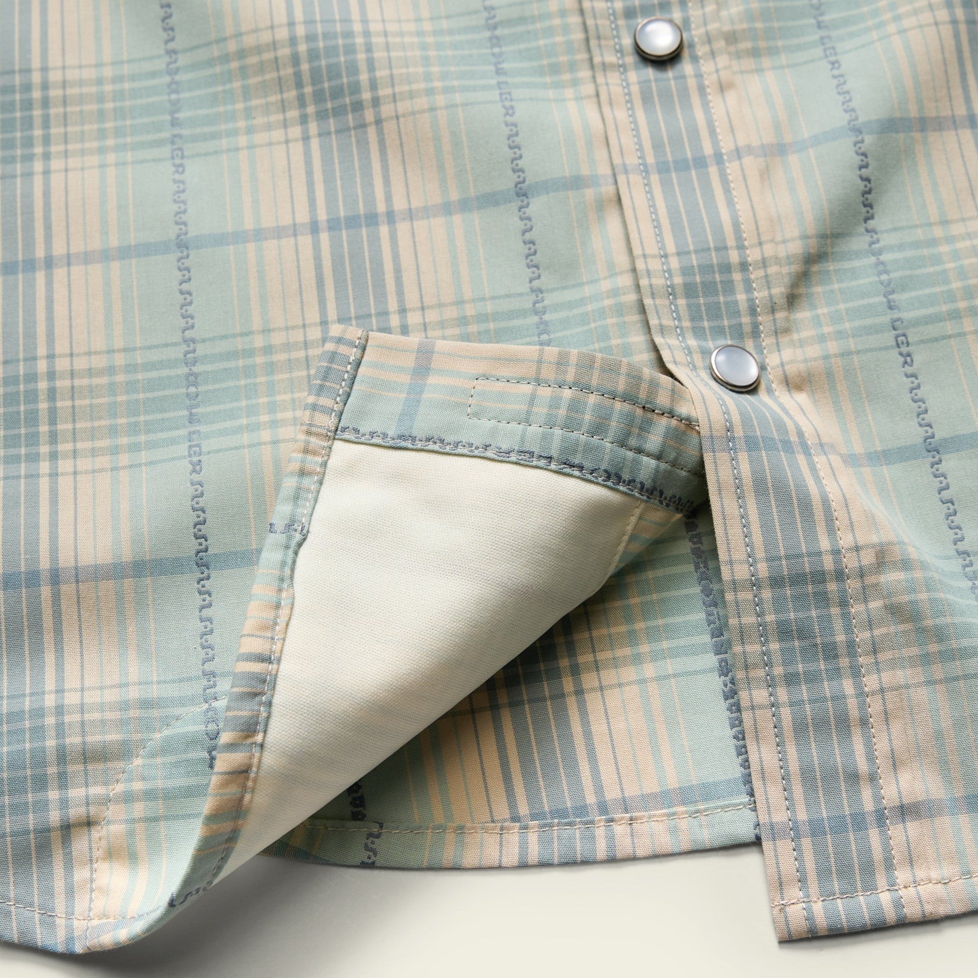Roper's Clothing plaid cotton pearl snap shirt in Prairie Plaid: Seafoam, collar detail