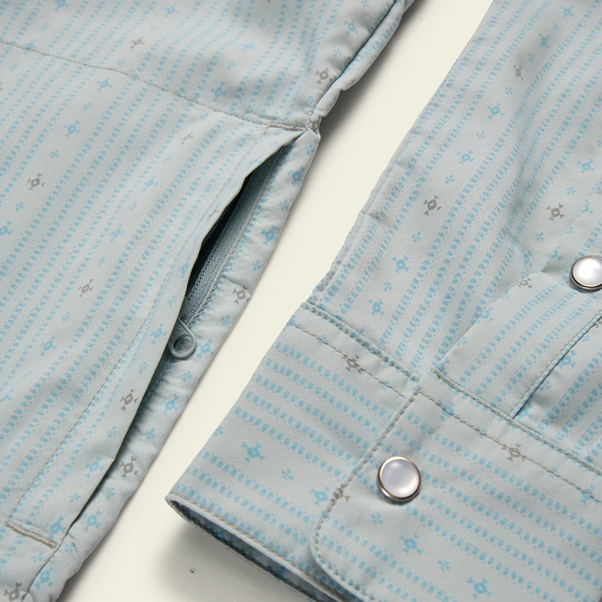 Roper's Clothing stripe performance snap shirt in Supernova Stripe: Ash Blue, collar detail